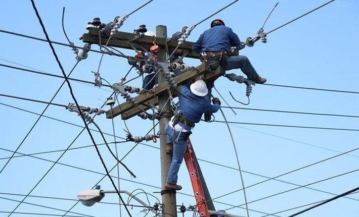 La interrupción del servicio de energía se debe a cambios en los postes de servicios públicos, poda de árboles y mantenimiento de la red.